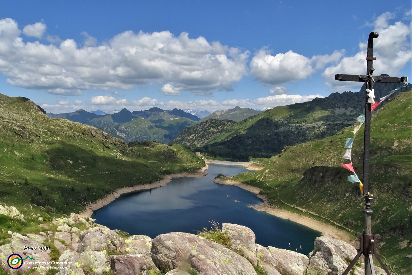 01 Laghi Gemelli dall'omonimo passo (2144 m).JPG